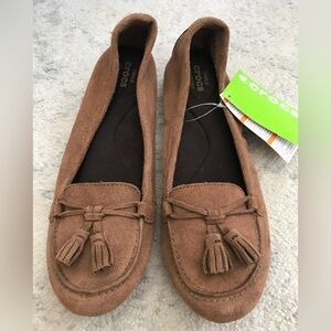 NWT Crocs Tan Suede Leather Triple Comfort Tassle Moccasins 9.5 Flats